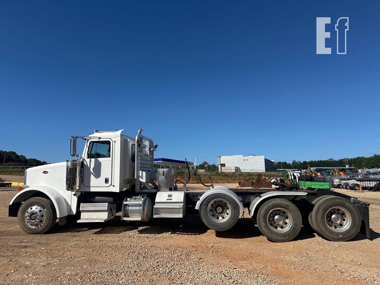 2012-peterbilt-367-image-3