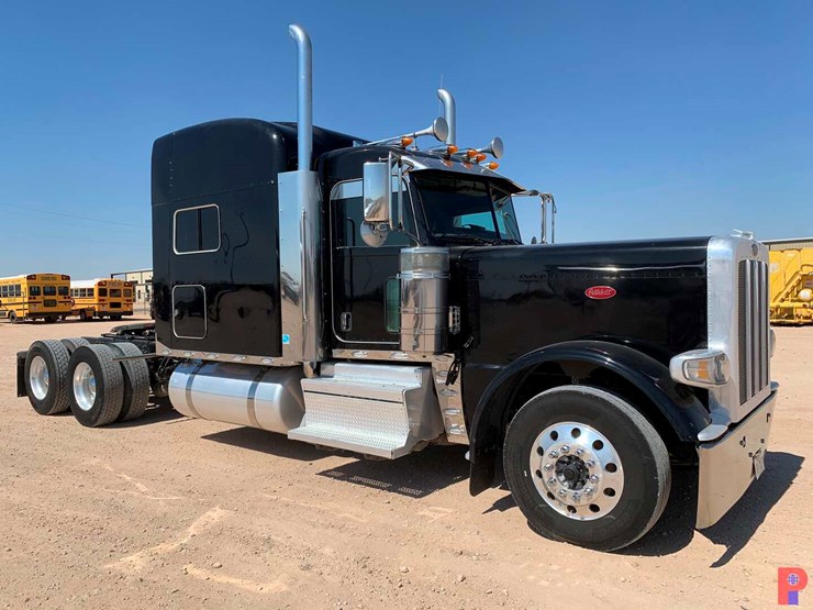 2019-peterbilt-389-image-1