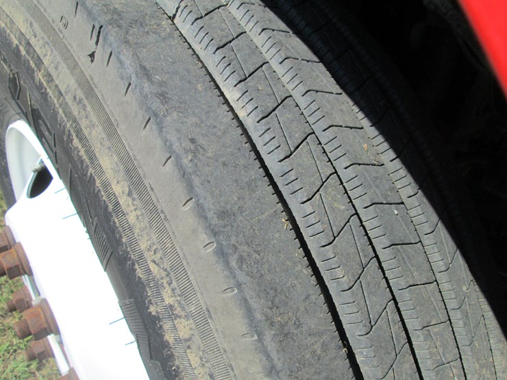 2011-volvo-acl64-image-19