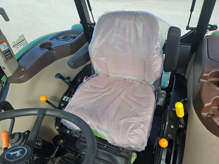 2010-john-deere-6115d-image-10