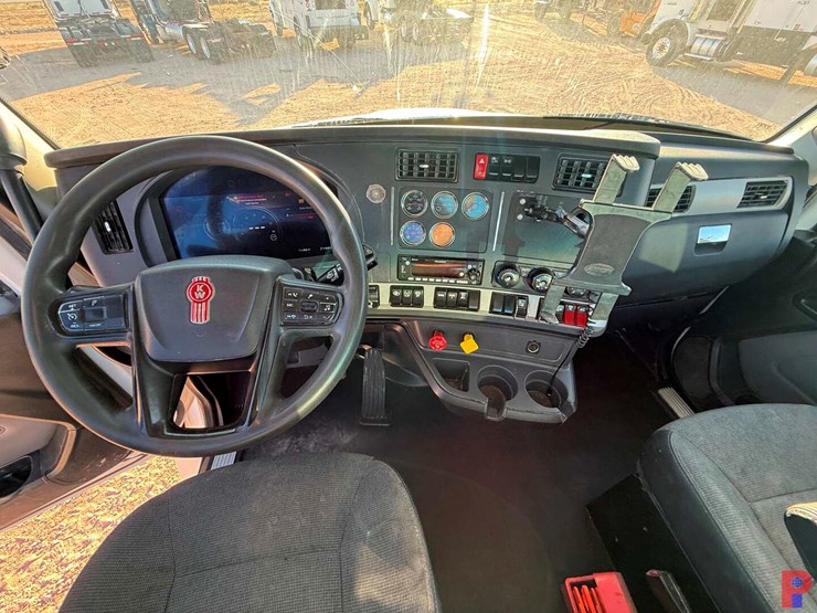 2024-kenworth-t880-image-15