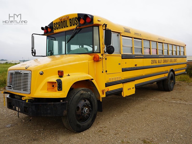 2004-freightliner-fs65-image-1