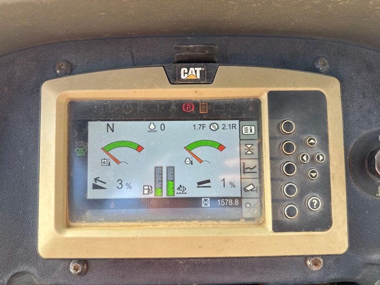 2016-caterpillar-d3k2-lgp-image-26