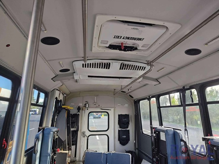2017-ford-e450-image-23