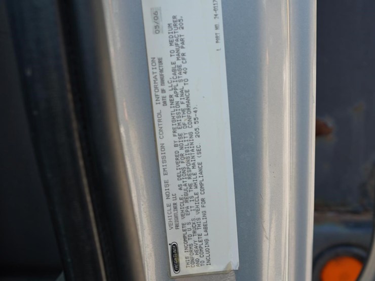 2007-freightliner-business-class-m2-106-image-12