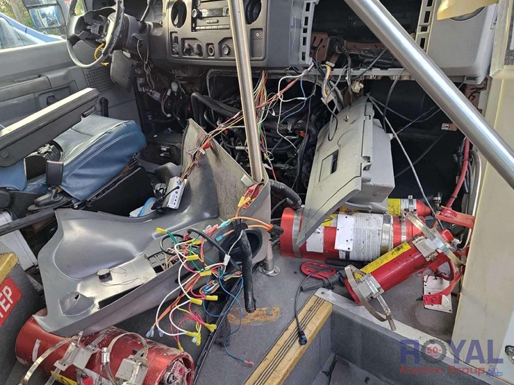2016-ford-e450-image-17