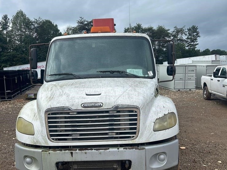 2003-freightliner-business-class-m2-106-image-27