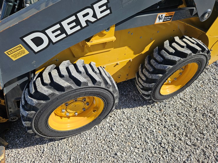 2022-deere-318g-image-14