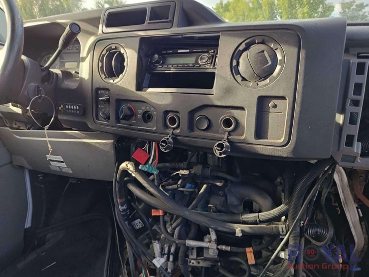 2017-ford-e450-image-14