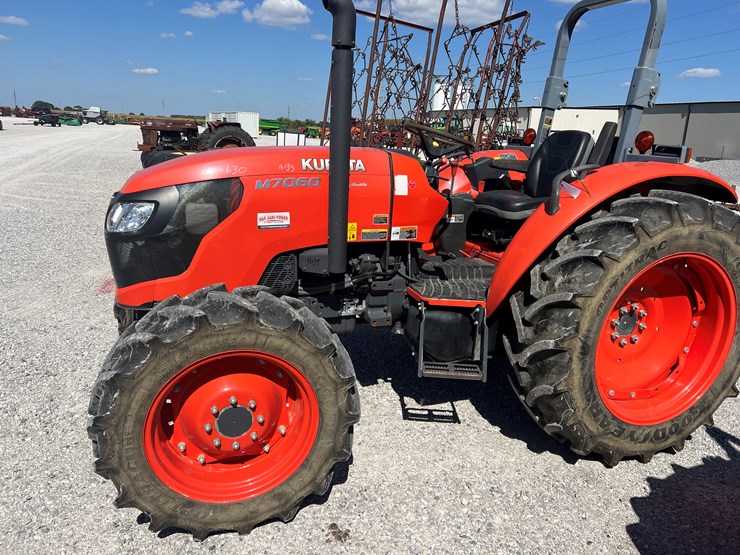 2020-kubota-m7060-image-3