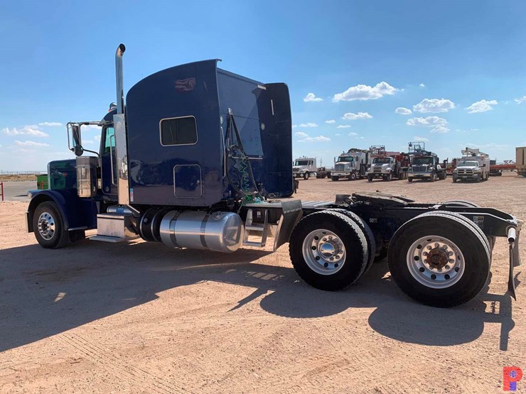 2019-peterbilt-389-image-5