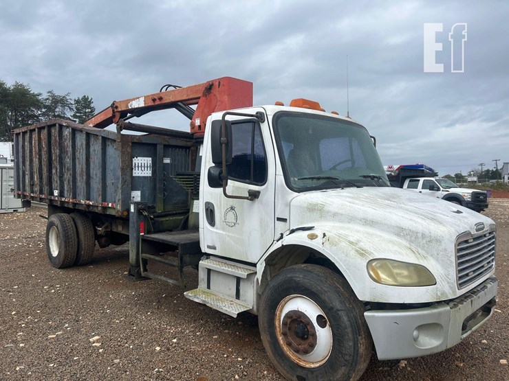 2003-freightliner-business-class-m2-106-image-2