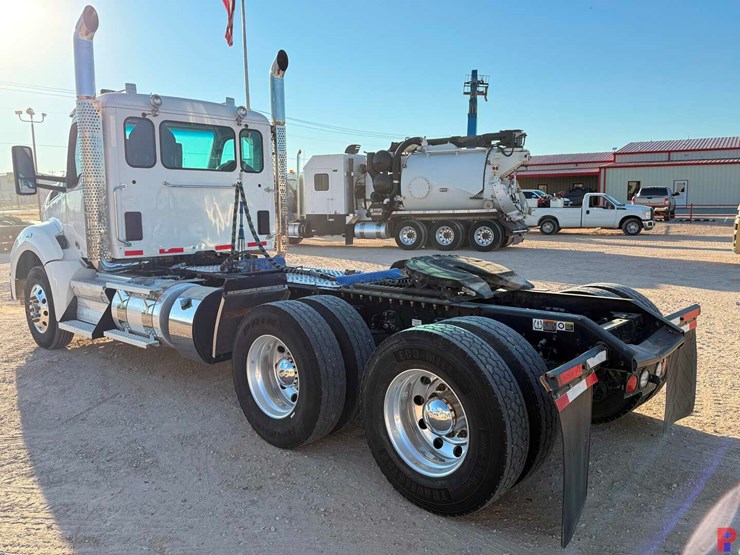 2024-kenworth-t880-image-6