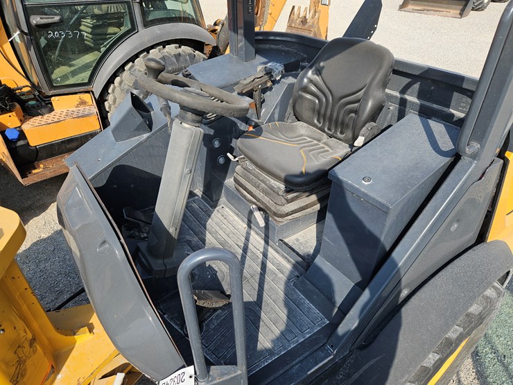 deere-204l-image-10