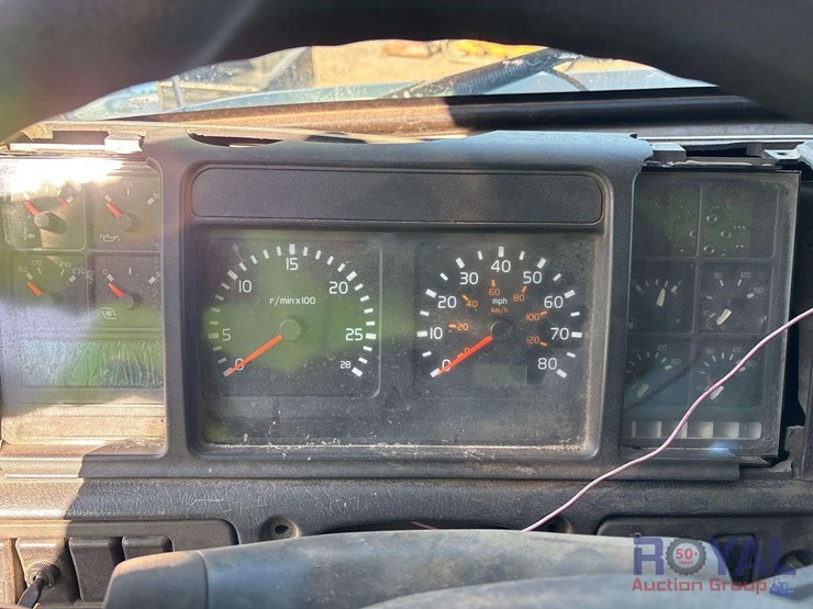 1998-volvo-vn-image-12
