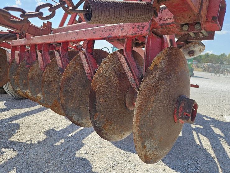 massey-ferguson-820-image-11