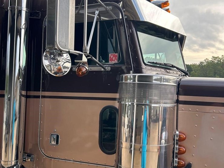 2000-peterbilt-379-image-46