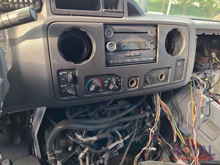 2016-ford-e450-image-31