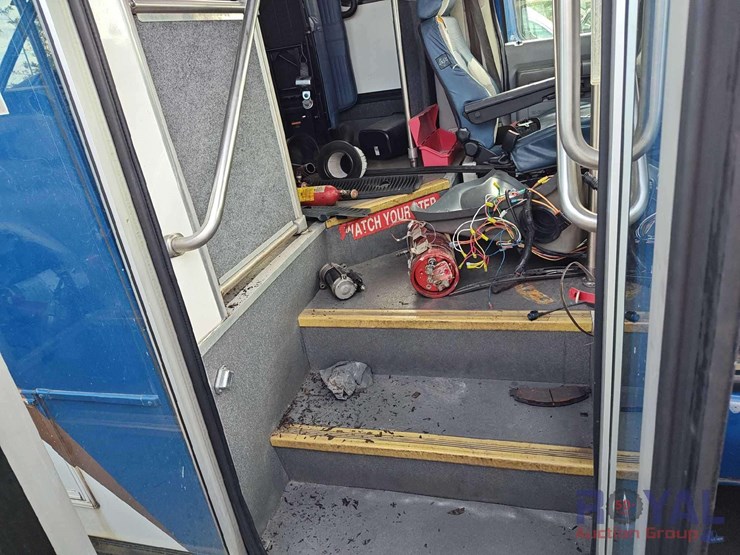2016-ford-e450-image-21