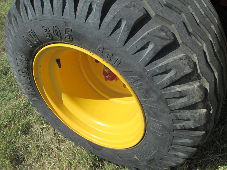 new-holland-br780-image-13