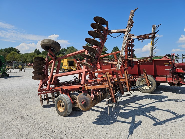 massey-ferguson-820-image-7