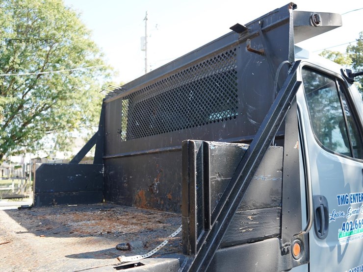 2007-freightliner-business-class-m2-106-image-20