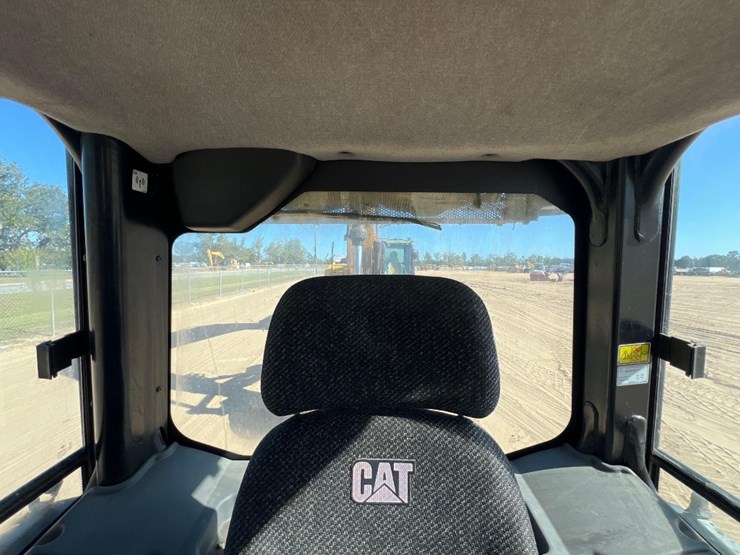 2015-caterpillar-d5k2-lgp-image-41