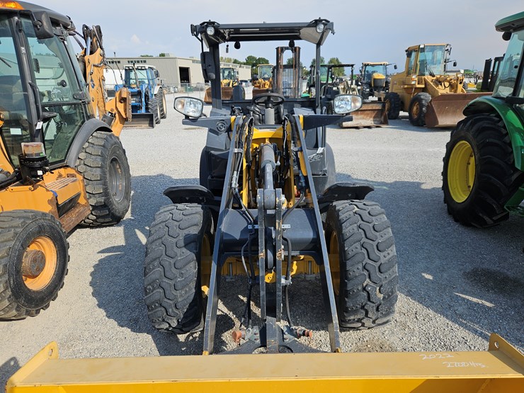 deere-204l-image-4