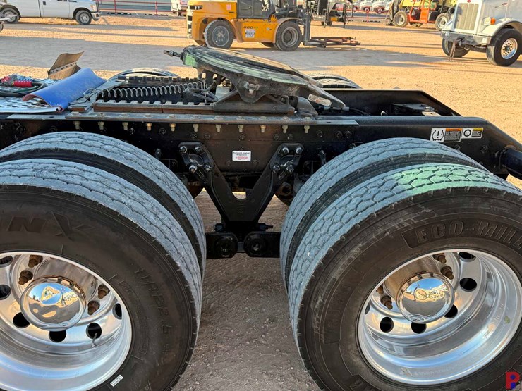 2024-kenworth-t880-image-4