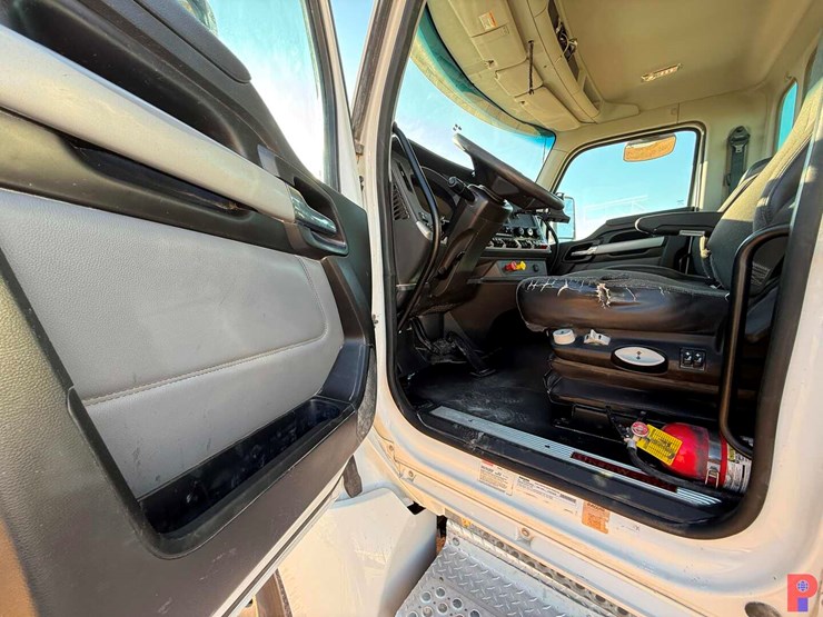 2024-kenworth-t880-image-8