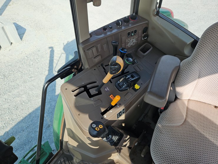 2018-john-deere-6120m-image-8
