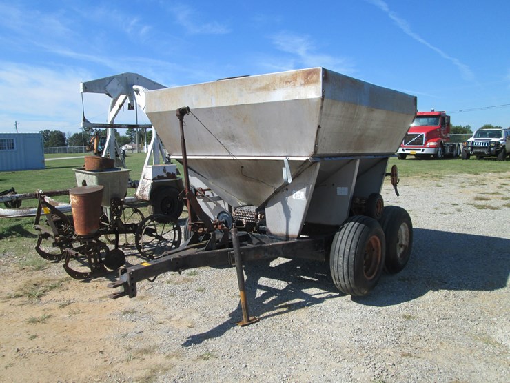 #29516-•-pull-type-fertilizer-buggy-image-1