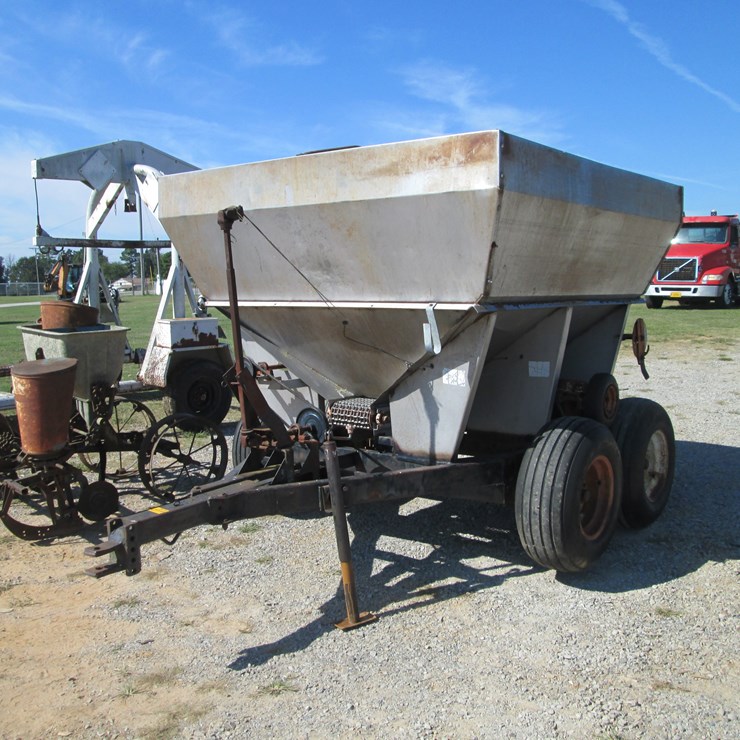 #29516 • Pull Type Fertilizer Buggy