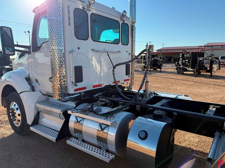 2024-kenworth-t880-image-6