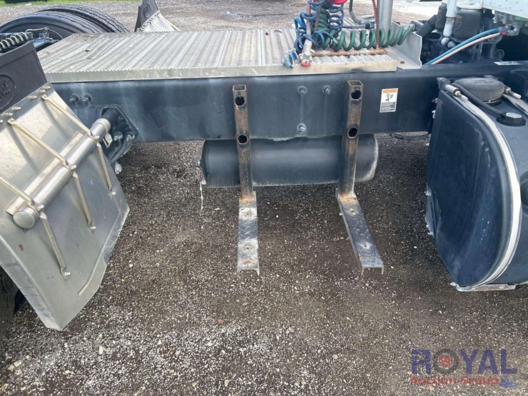 2012-peterbilt-382-image-24