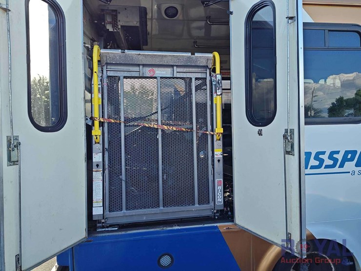 2016-ford-e450-image-16