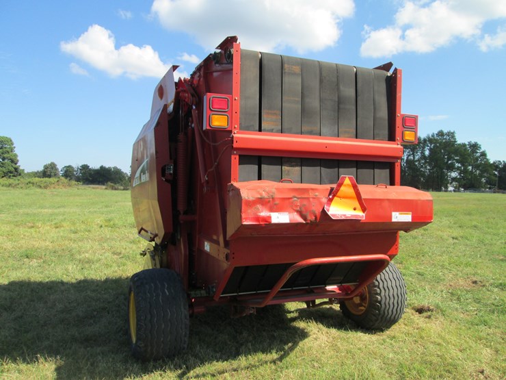 new-holland-br780-image-4