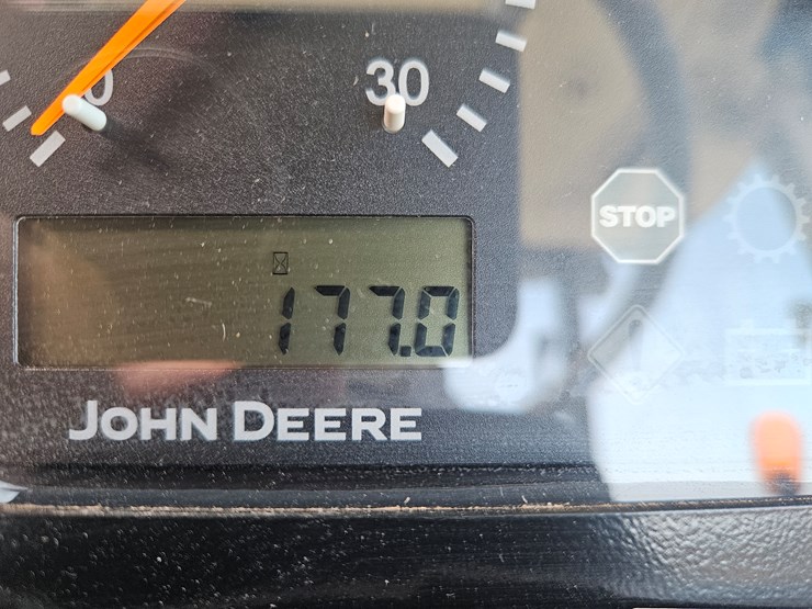 2010-john-deere-6115d-image-14
