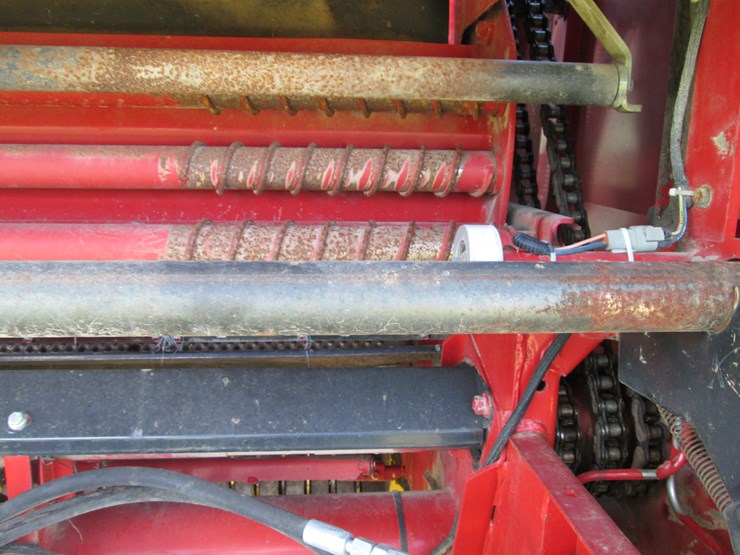 new-holland-br780-image-25