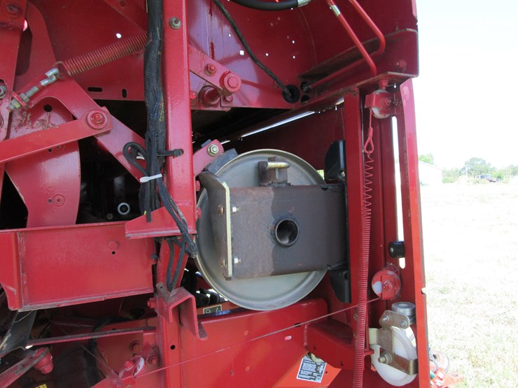 new-holland-br780-image-16