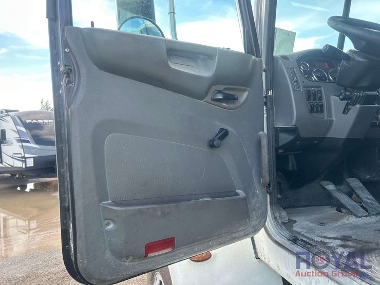 2012-peterbilt-382-image-5