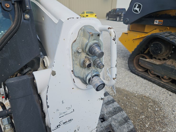 2020-bobcat-t870-image-6
