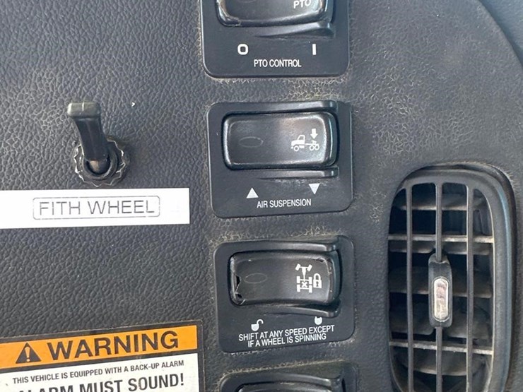 2012-peterbilt-367-image-36