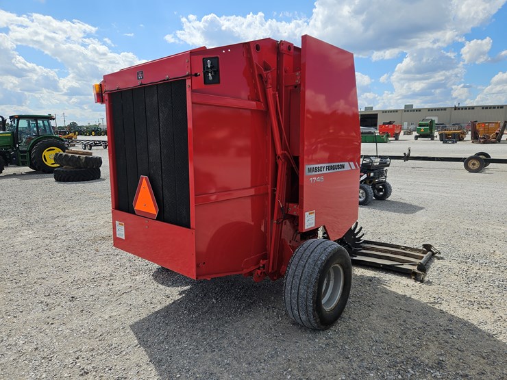 2006-massey-ferguson-1745-image-11