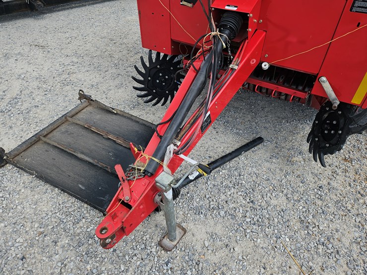 2006-massey-ferguson-1745-image-2