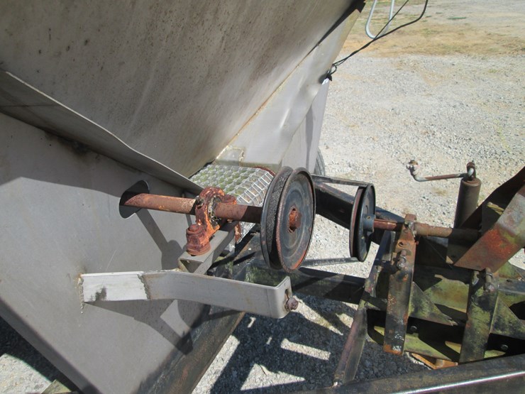 #29516-•-pull-type-fertilizer-buggy-image-17