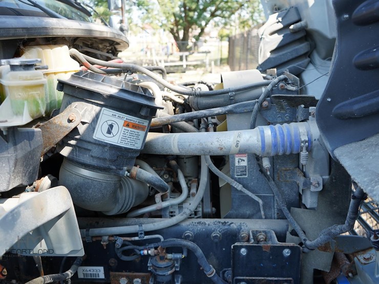 2007-freightliner-business-class-m2-106-image-26