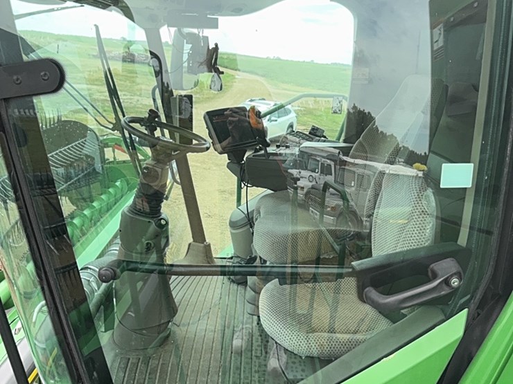 2013-john-deere-s690-image-47