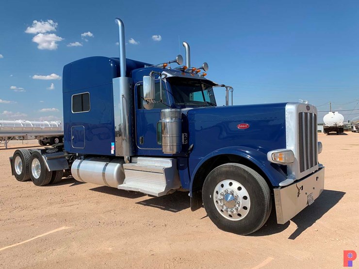 2019-peterbilt-389-image-1