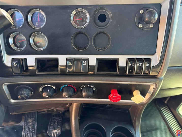 2013-kenworth-t660-image-22